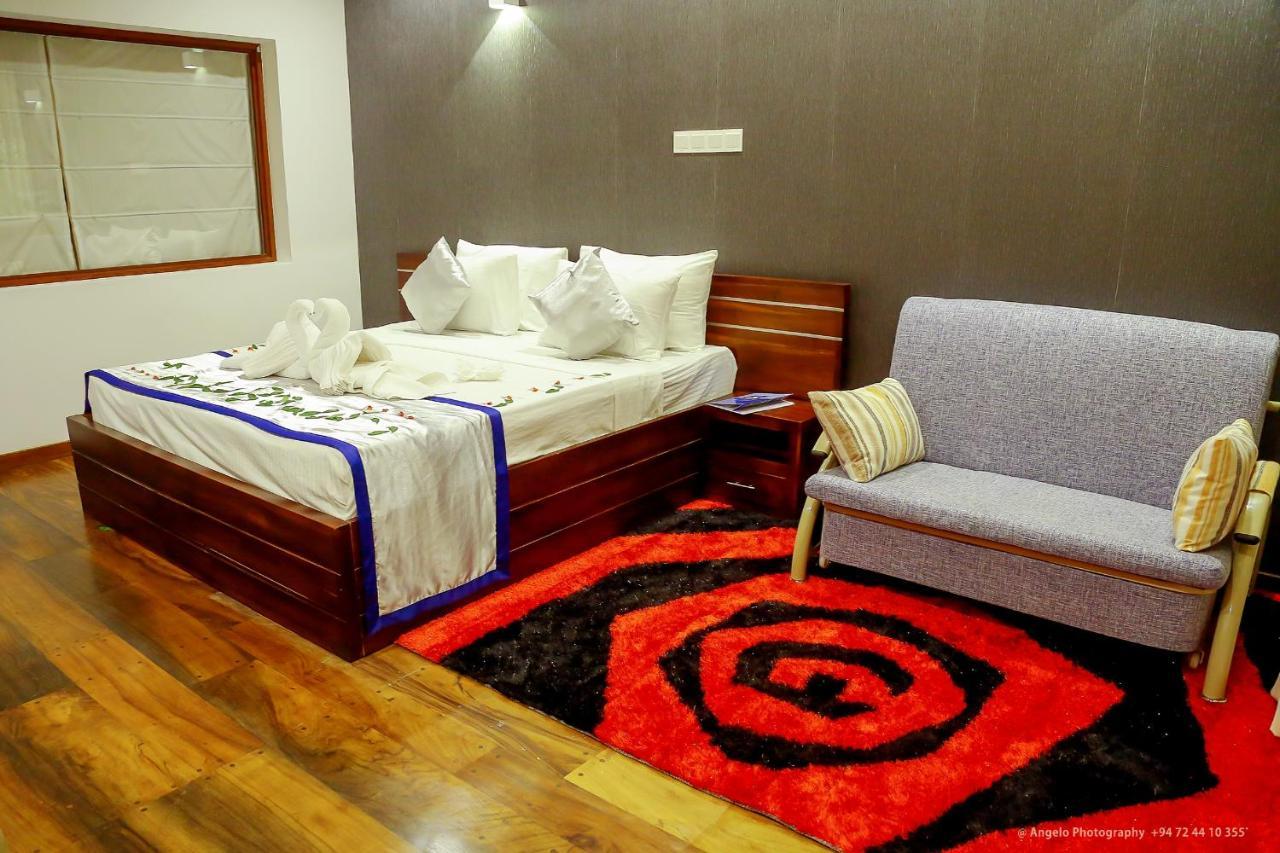 Saru Blue Sapphire Hotel Godakewela Exterior foto